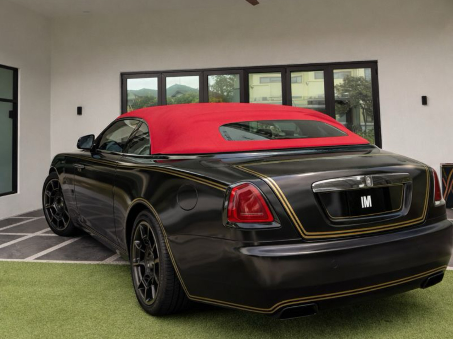 Rolls Royce Dawn - Image 2